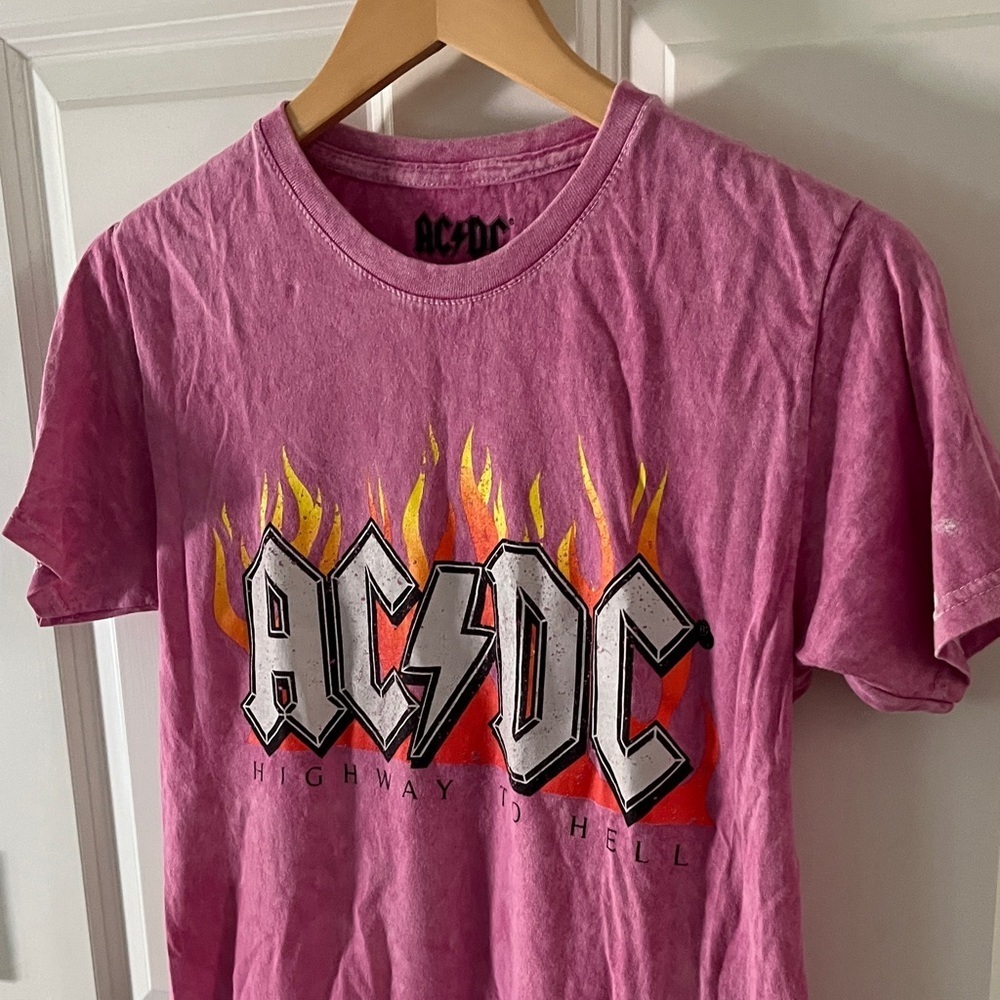 AC/DC Pink Flame Highway to hell  Graphic Tee Sz medium - Picture 2 of 6